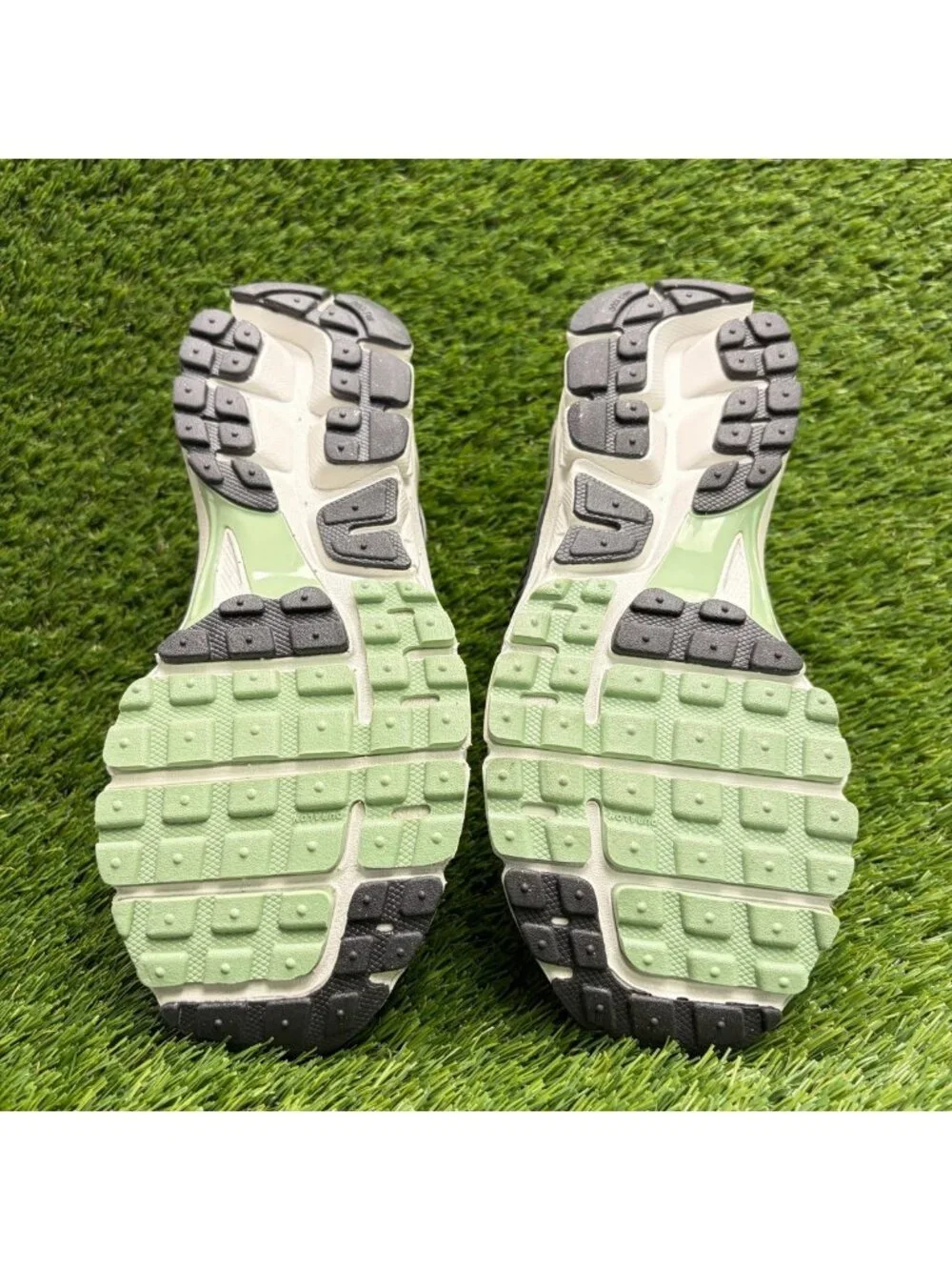 Nike Air Zoom Vomero 5 Womens Size 7 Gray Black Athletic Running Shoes Sneakers